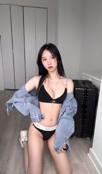 变身成黑皮后和朋友在一起了