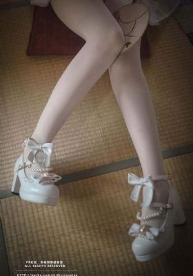 年轻漂亮的女邻居4