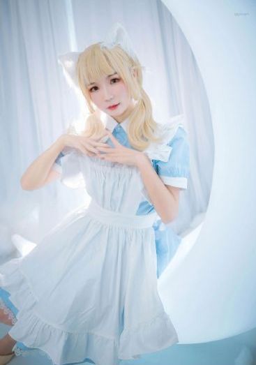 女子高中生的腰姿