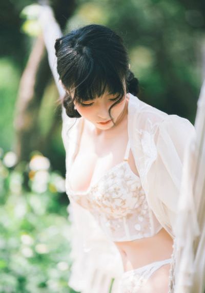 骑车的女人