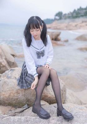 变成黑皮肤女孩和朋友在一起动画
