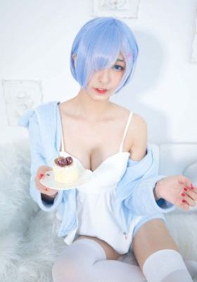 年轻漂亮的母亲